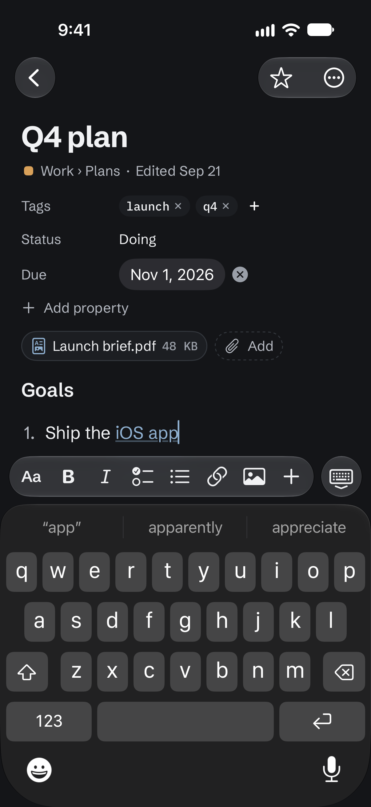 Editing the same note on iPhone: the keyboard is open with a formatting toolbar above it for text style, bold, italic, checklists, lists, links, images and more.
